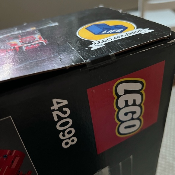 RETIRED LEGO 42098 TECHNIC Car Transporter - Picture 5 of 11